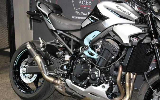 2025 Kawasaki Z900 ABS Metallic Spark Black/Metallic Carbon Gray