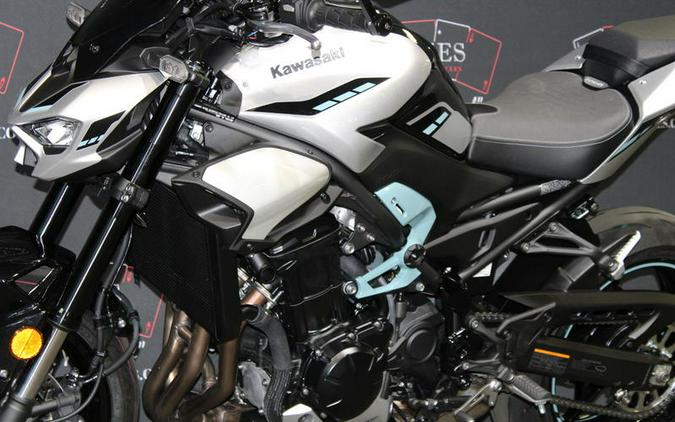 2025 Kawasaki Z900 ABS Metallic Spark Black/Metallic Carbon Gray