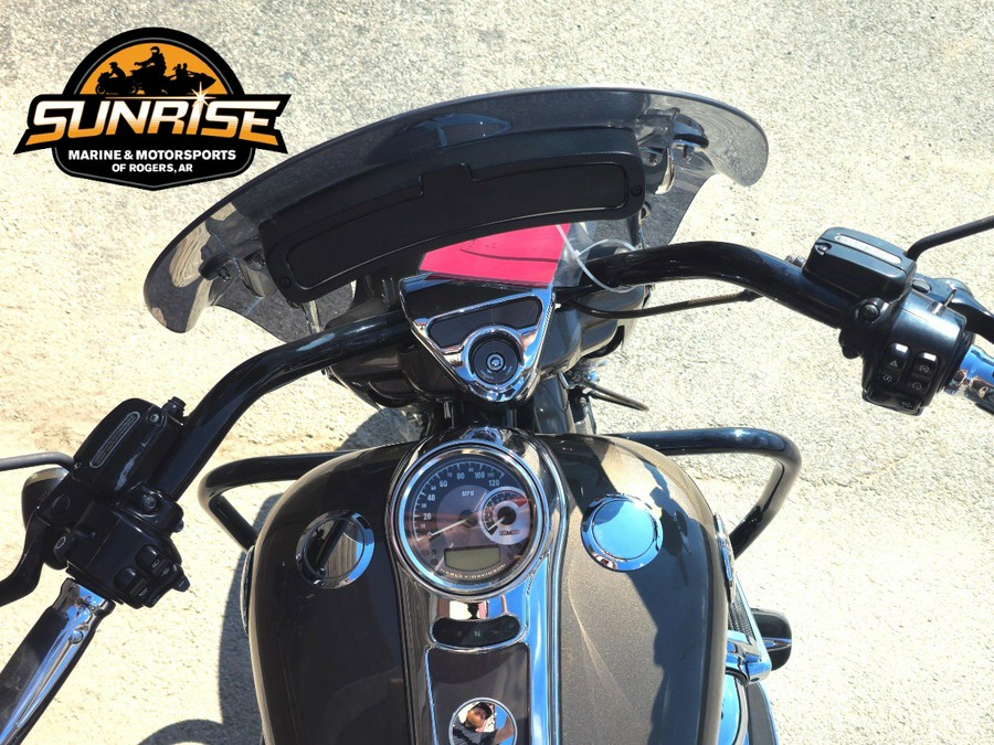 2014 Harley-Davidson® ROAD KING CVO