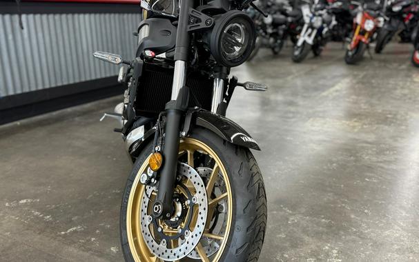 2025 Yamaha XSR700 CA