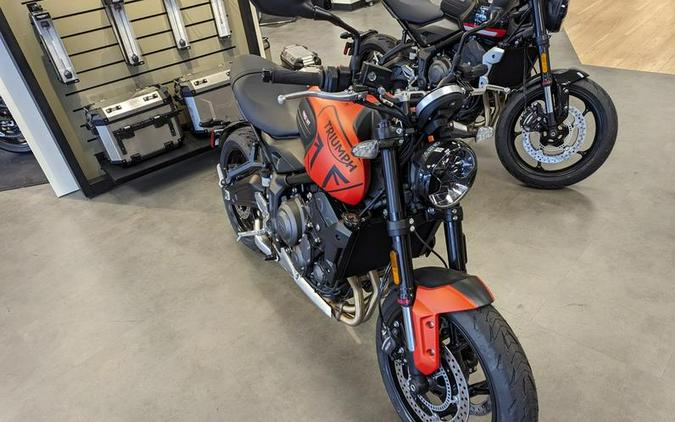 2023 Triumph Trident 660 Matte Baja Orange / Matte Storm Grey