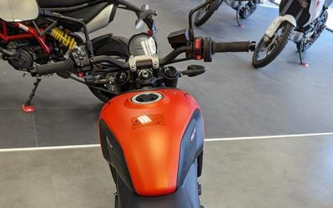 2023 Triumph Trident 660 Matte Baja Orange / Matte Storm Grey