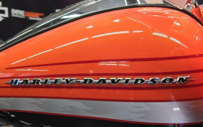 2009 Harley-Davidson CVO™ Road Glide® Electric Orange & Black Diamond with Big City Ligh