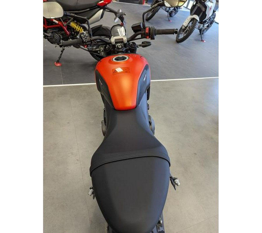 2023 Triumph Trident 660 Matte Baja Orange / Matte Storm Grey