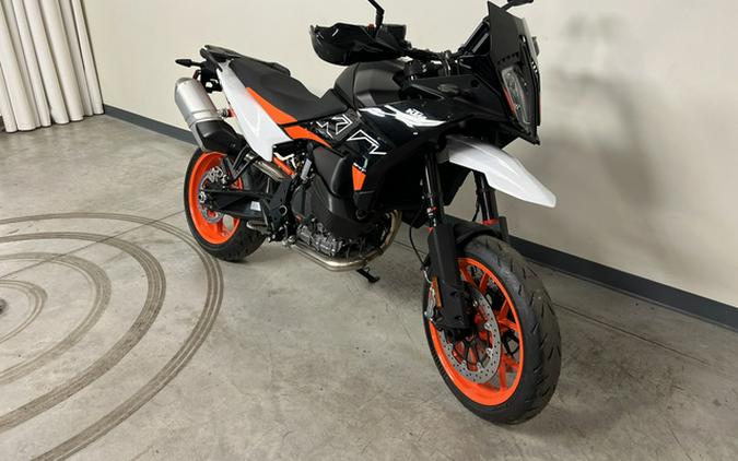 2024 KTM SMT 890