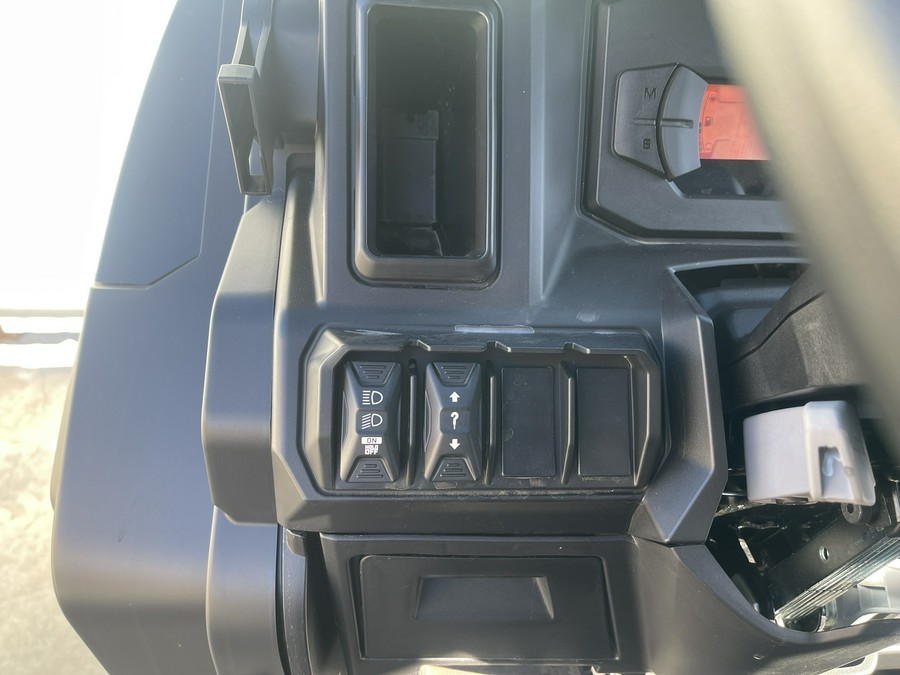 2026 Can-Am Defender MAX Lone Star HD11