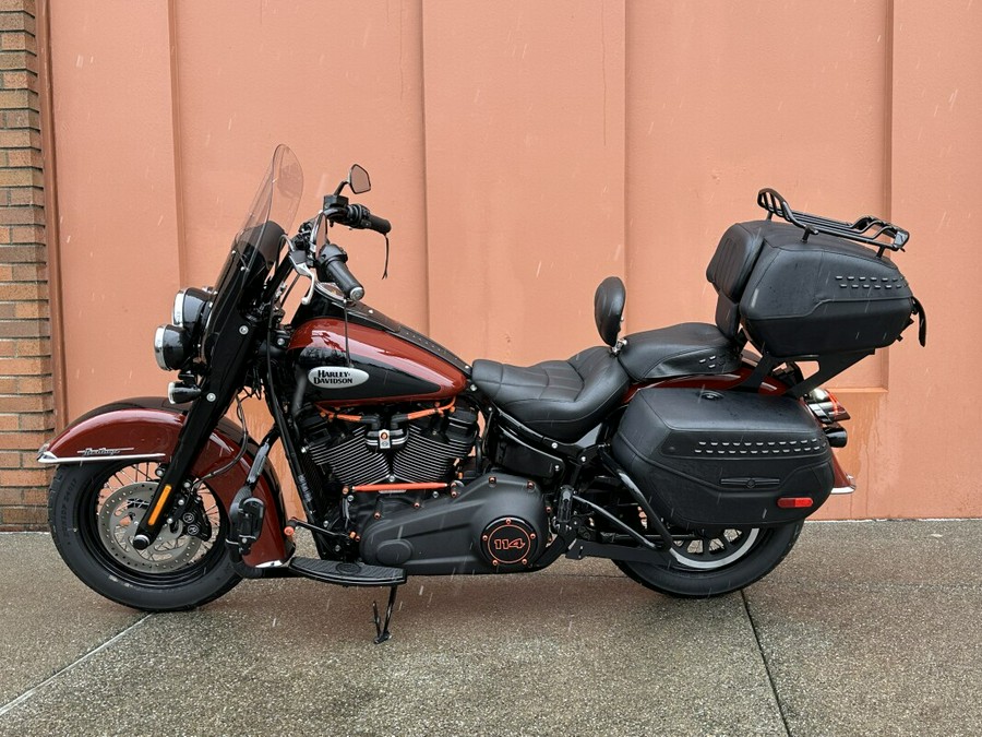 Harley-Davidson® Heritage Classic Red Rock / Vivid Black