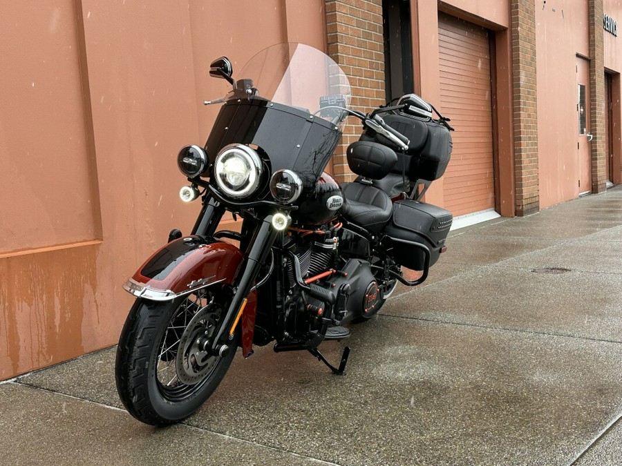 Harley-Davidson® Heritage Classic Red Rock / Vivid Black