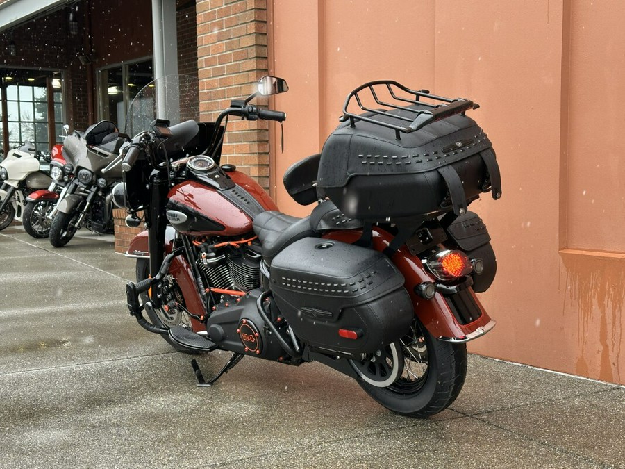 Harley-Davidson® Heritage Classic Red Rock / Vivid Black