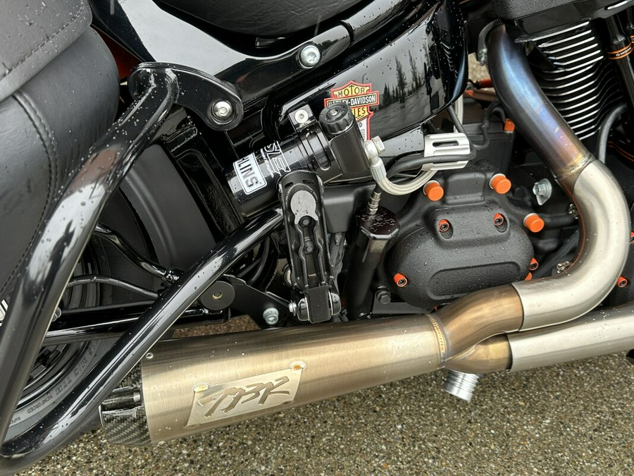 Harley-Davidson® Heritage Classic Red Rock / Vivid Black