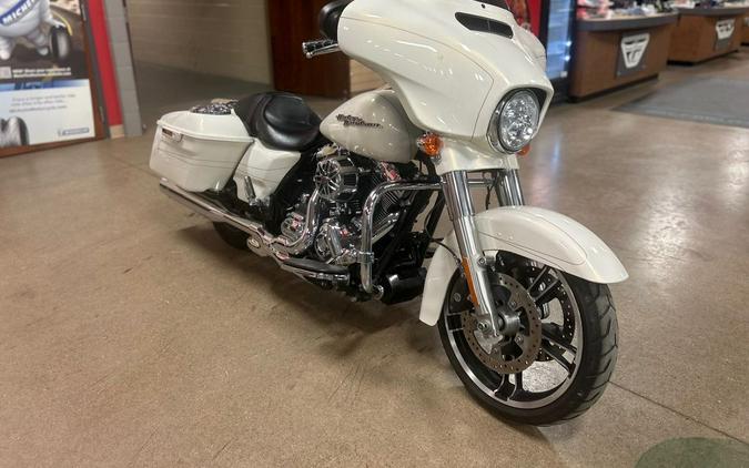 2015 Harley-Davidson® FLHXS - Street Glide® Special