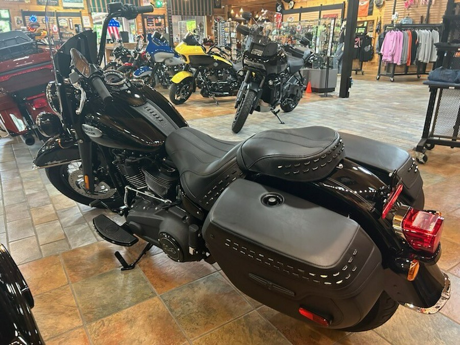 2024 Harley-Davidson Heritage Classic Vivid Black - Black Finish