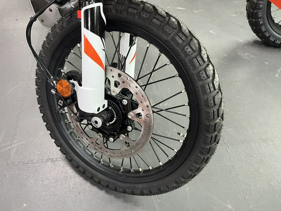 2025 KTM Adventure 390 R