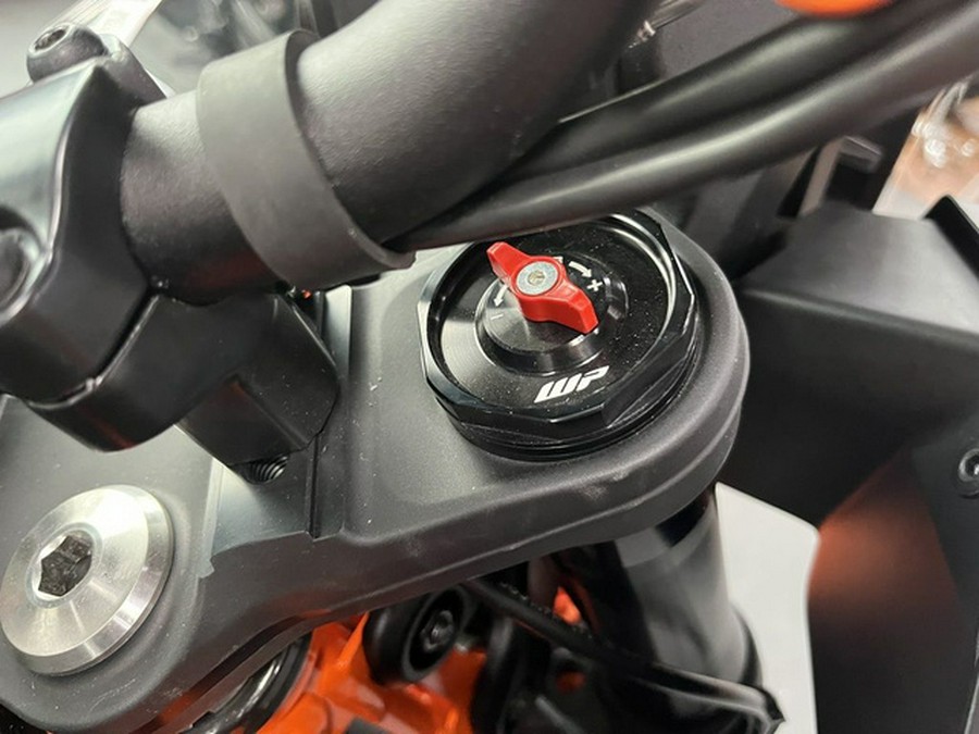 2025 KTM Adventure 390 R