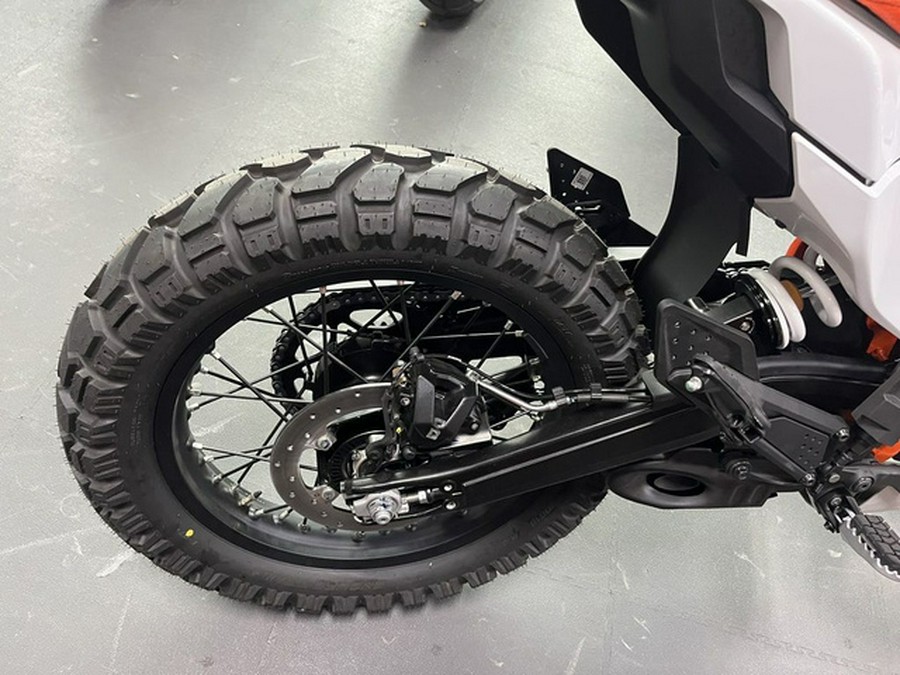 2025 KTM Adventure 390 R