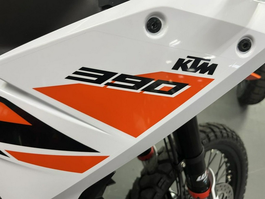 2025 KTM Adventure 390 R