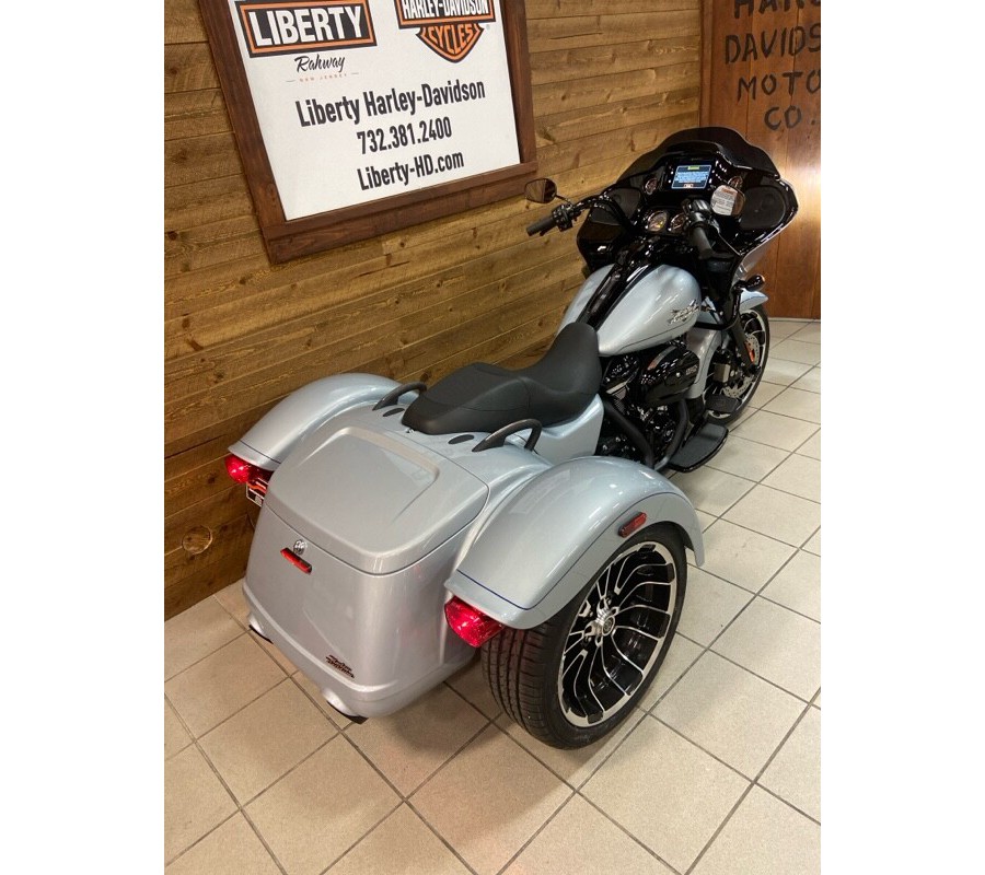 2024 Harley-Davidson Road Glide 3 Atlas Silver Metallic FLTRT