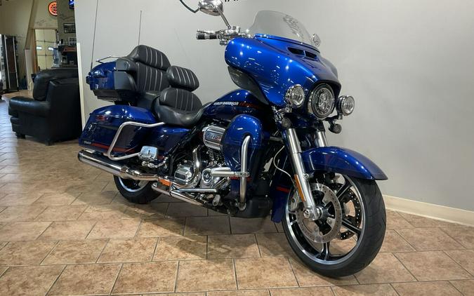 2020 Harley-Davidson® CVO™ Limited Moonlight Blue & Deep Sea Blue FLHTKSE