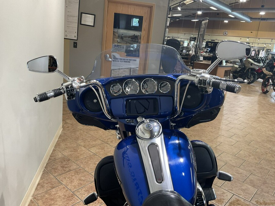 2020 Harley-Davidson® CVO™ Limited Moonlight Blue & Deep Sea Blue FLHTKSE