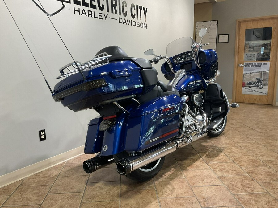 2020 Harley-Davidson® CVO™ Limited Moonlight Blue & Deep Sea Blue FLHTKSE
