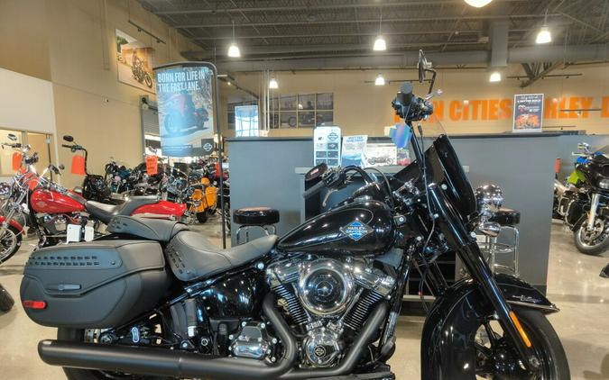 2026 Harley-Davidson® Heritage Classic Vivid Black Black Laced Wheels