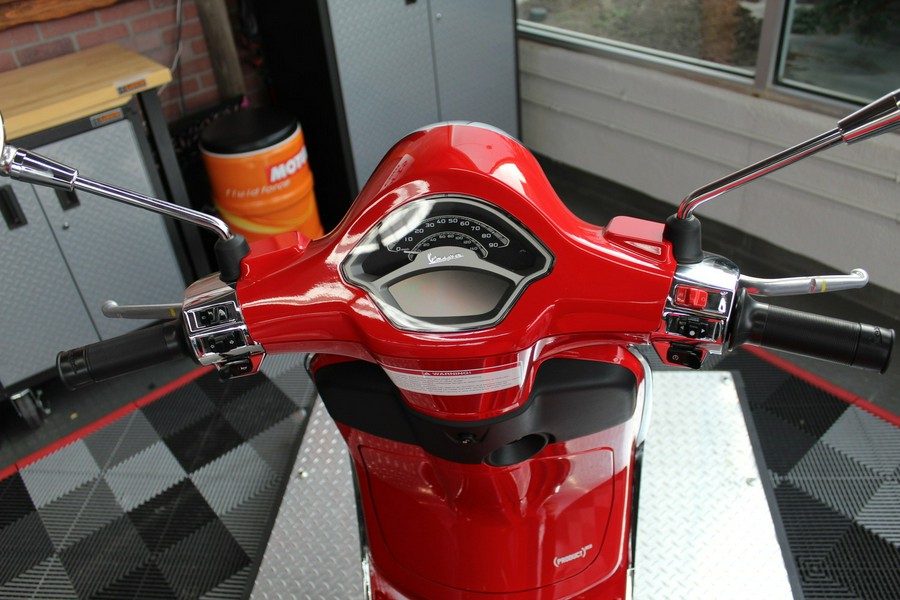 2025 Vespa Primavera 150 Red