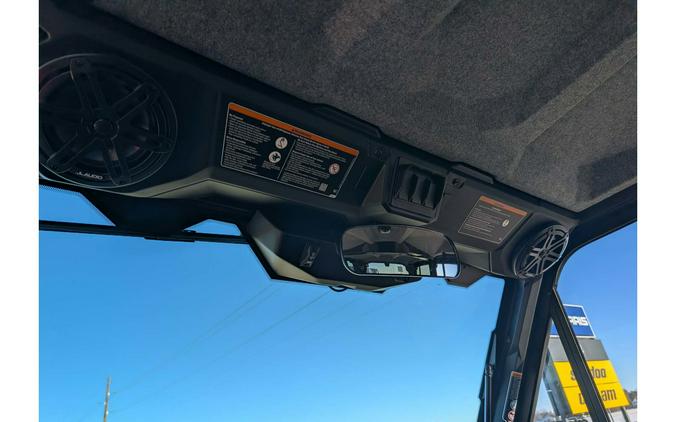 2026 Can-Am DEFENDER MAX LIMITED CAB HD11