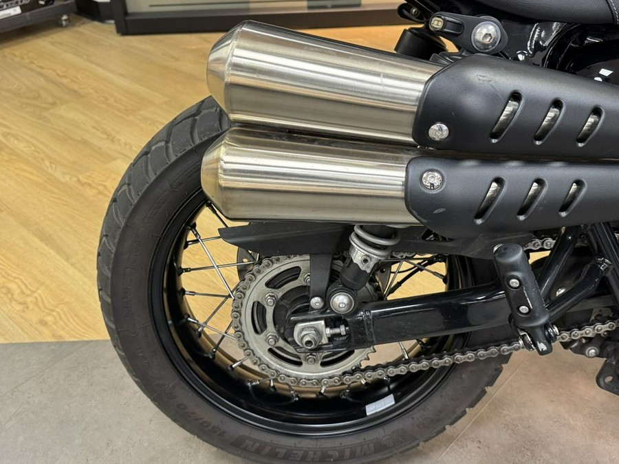 2022 Triumph Street Scrambler Jet Black