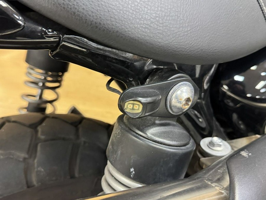 2022 Triumph Street Scrambler Jet Black