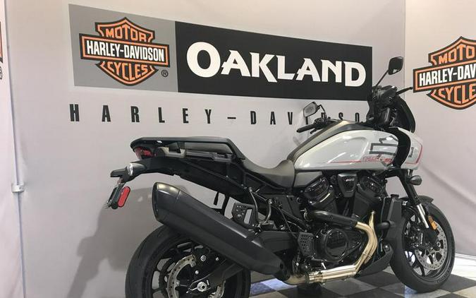 2025 Harley-Davidson® RA1250ST - Pan America® 1250 ST