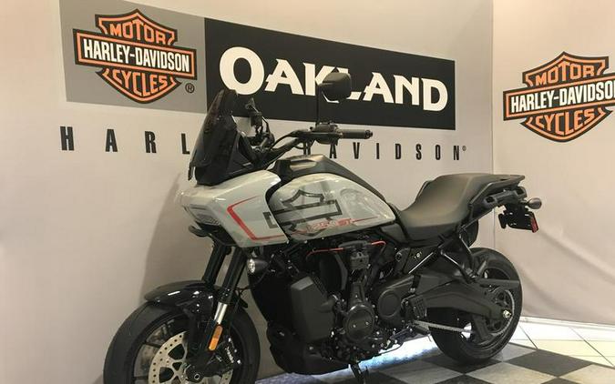 2025 Harley-Davidson® RA1250ST - Pan America® 1250 ST