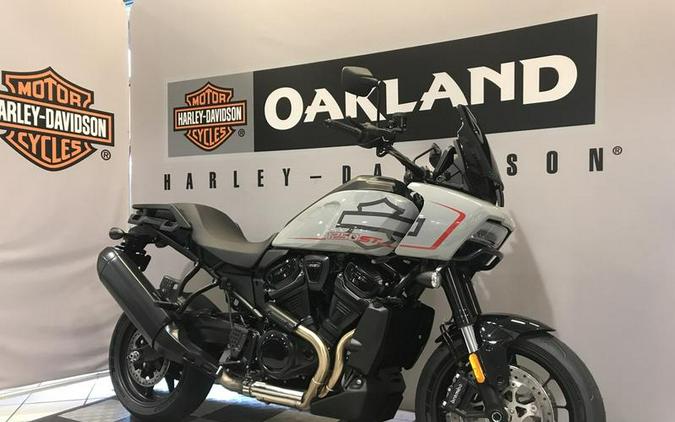 2025 Harley-Davidson® RA1250ST - Pan America® 1250 ST