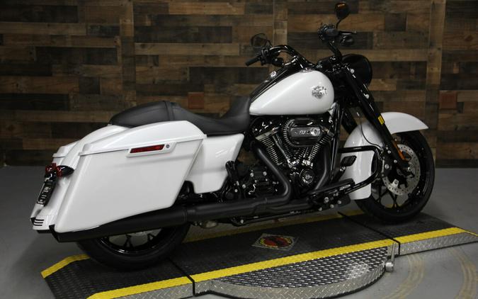 2024 Harley-Davidson Road King Special White Onyx Pearl — Black Finish