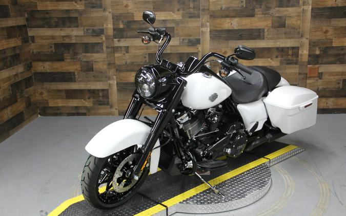 2024 Harley-Davidson Road King Special White Onyx Pearl — Black Finish