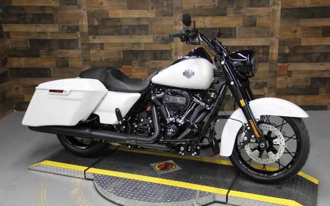 2024 Harley-Davidson Road King Special White Onyx Pearl — Black Finish