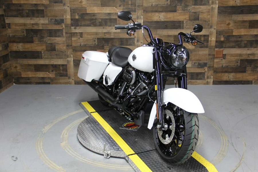 2024 Harley-Davidson Road King Special White Onyx Pearl — Black Finish