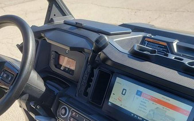 2026 Can-Am® Defender XT HD11 With 10.25 in.display