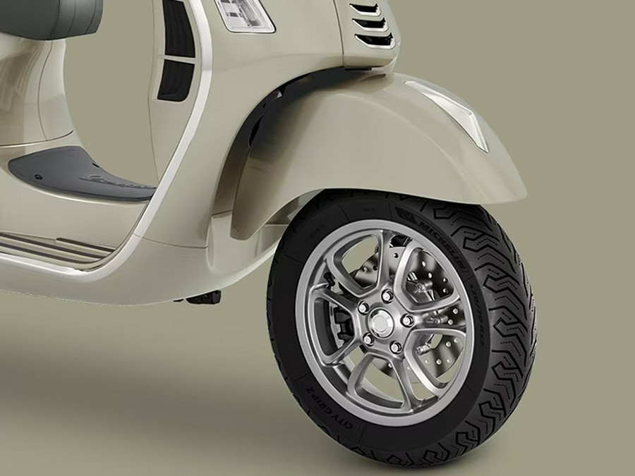 2025 Vespa GTS 300
