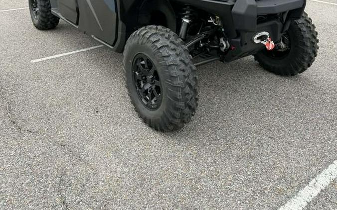 2026 Can-Am® Defender XT CAB HD11