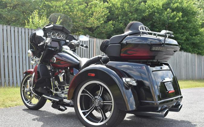 2022 Harley-Davidson CVO Tri Glide Dante’s Red Fade