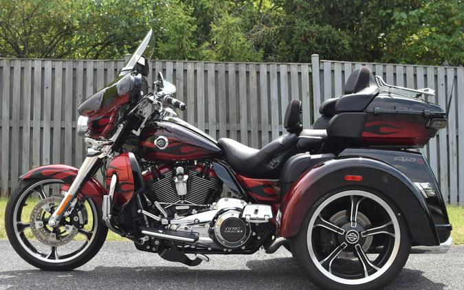 2022 Harley-Davidson CVO Tri Glide Dante’s Red Fade