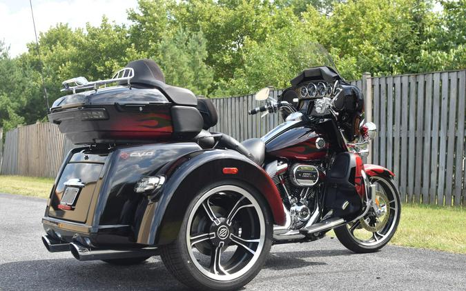 2022 Harley-Davidson CVO Tri Glide Dante’s Red Fade