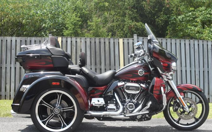 2022 Harley-Davidson CVO Tri Glide Dante’s Red Fade