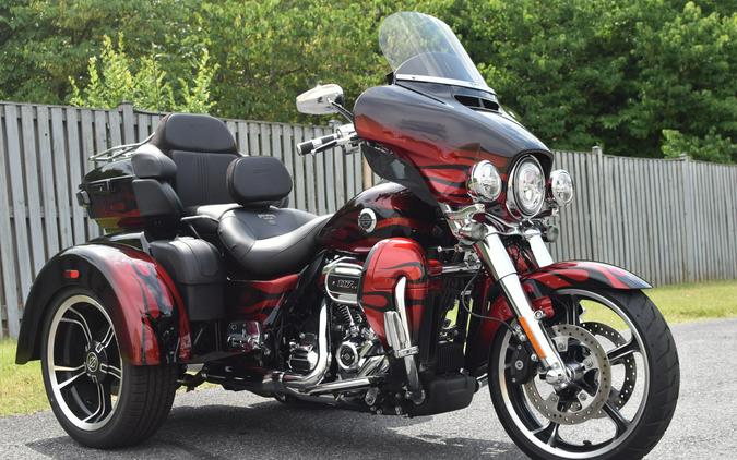 2022 Harley-Davidson CVO Tri Glide Dante’s Red Fade
