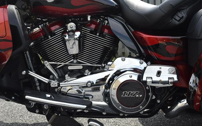 2022 Harley-Davidson CVO Tri Glide Dante’s Red Fade