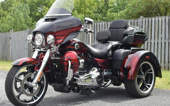 2022 Harley-Davidson CVO Tri Glide Dante’s Red Fade