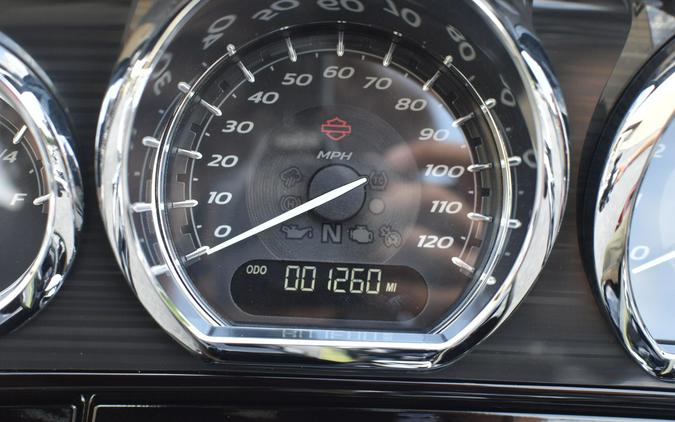2022 Harley-Davidson CVO Tri Glide Dante’s Red Fade