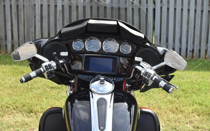 2022 Harley-Davidson CVO Tri Glide Dante’s Red Fade