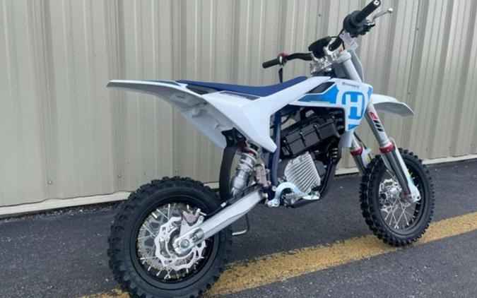 2024 Husqvarna® EE 5