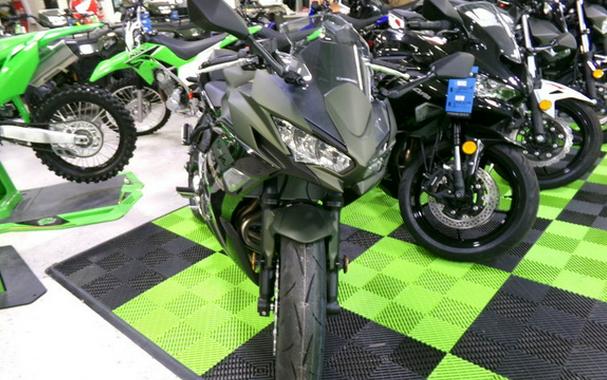 2024 Kawasaki Ninja 650 ABS Metallic Covert Green/Metallic Spar